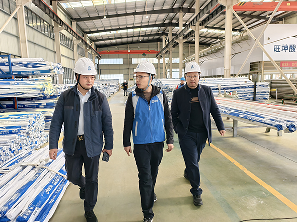 尋找實(shí)力不銹鋼管生產(chǎn)廠家？某項(xiàng)目領(lǐng)導(dǎo)視察旺坤工廠連連稱贊！